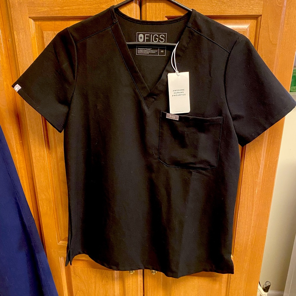 Figs Catarina Black Scrub Top
